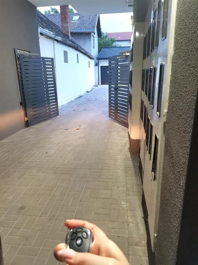 Ferienwohnung Stan Na Dan M Novi Sad Exterior foto